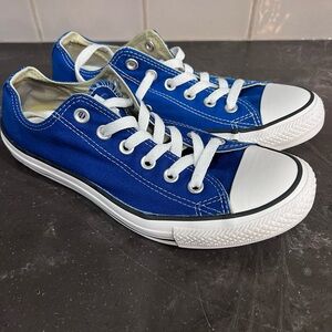Royal blue low top converse women’s size 9, men’s size 7